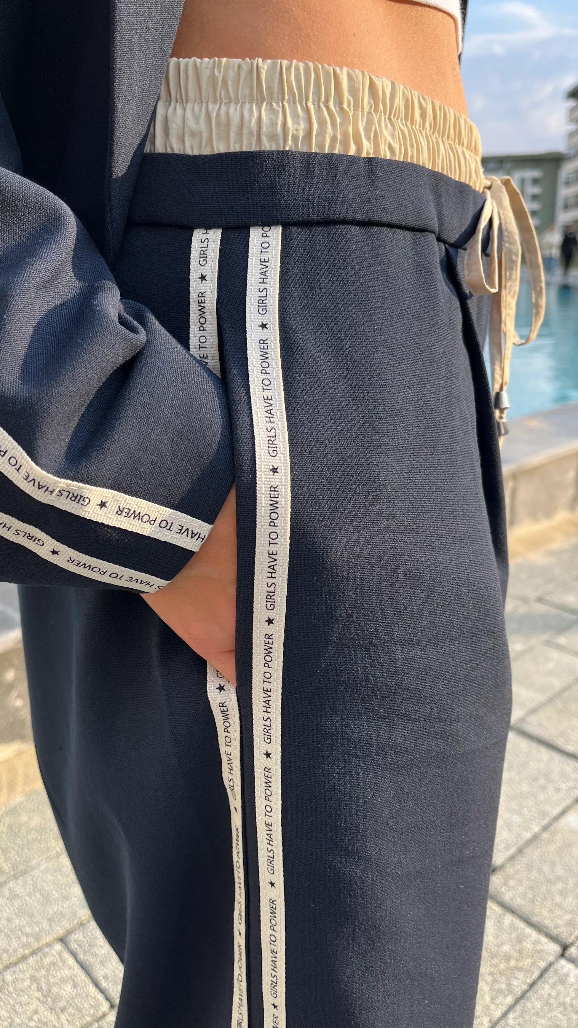 Yazı Detay Şeritli Pantolon Blazer Ceket Takım - 4