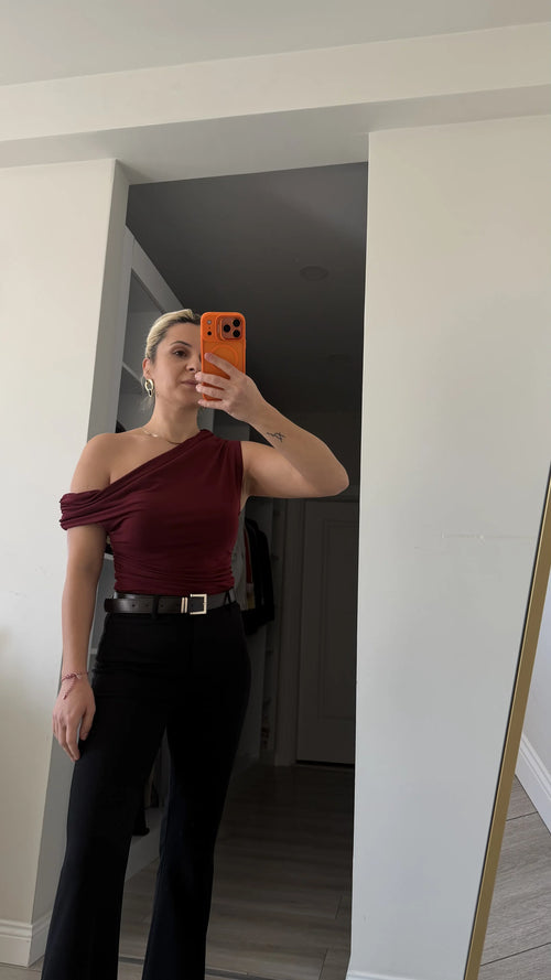Bel Oturtmalı Asimetrik Omuz Detay Bluz Bordo