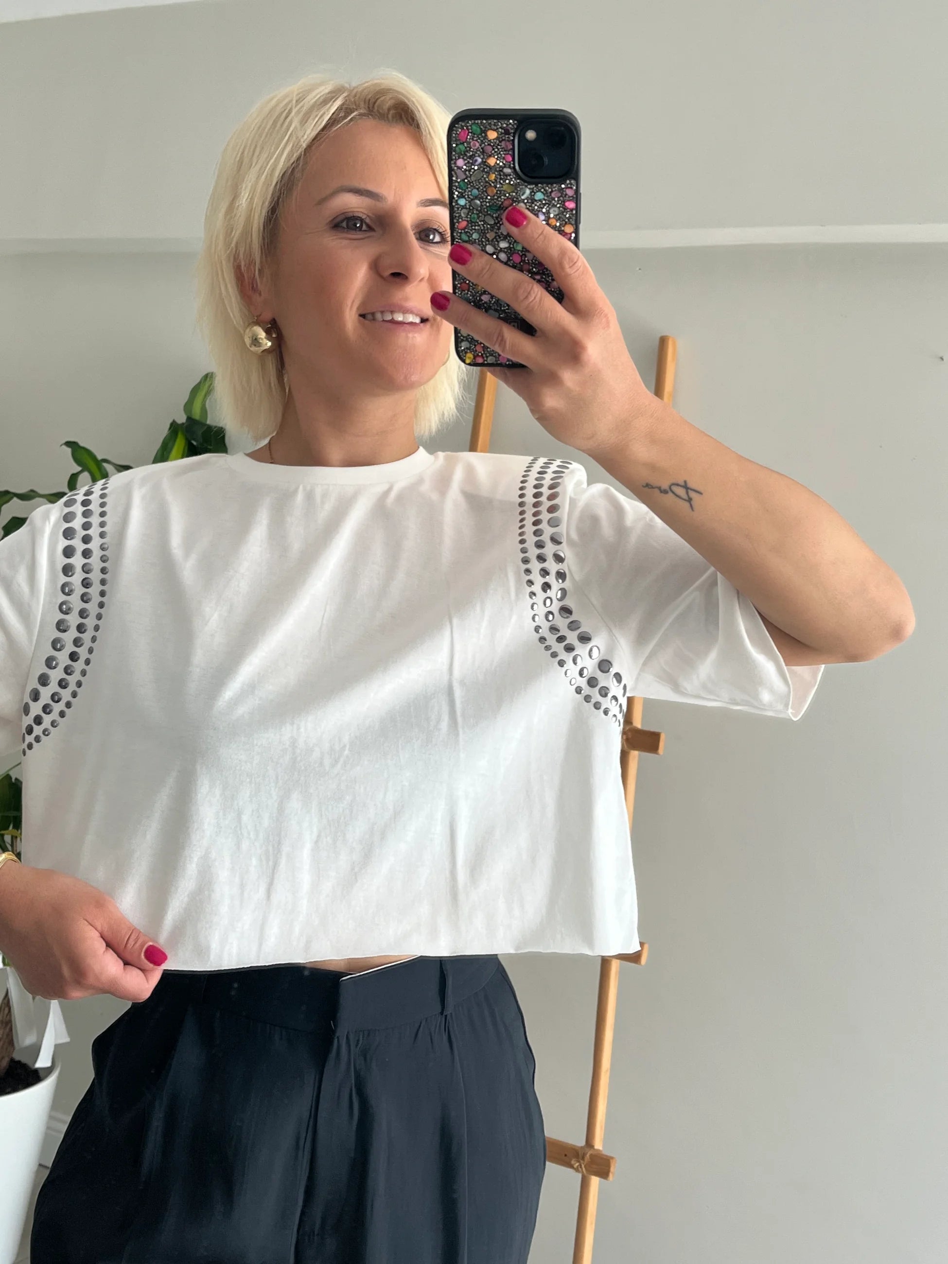 Zımba Detay  Vatkalı Crop Model Tişört