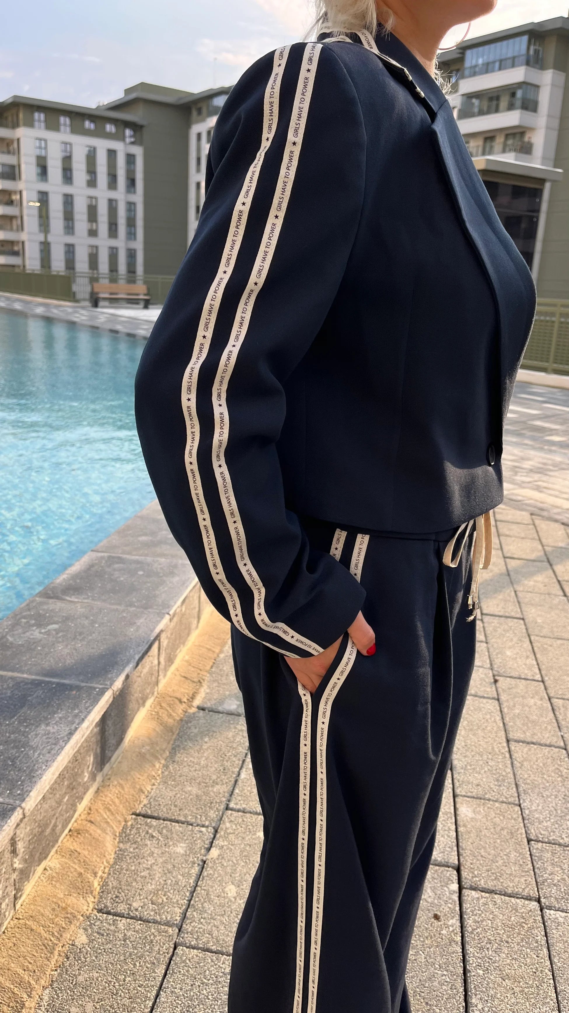 Yazı Detay Şeritli Pantolon Blazer Ceket Takım - 3